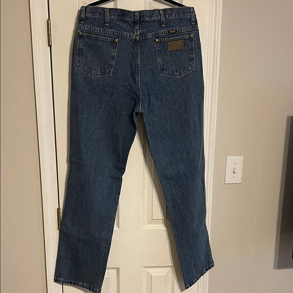 Wrangler Men's Classic Indigo Straight Jeans